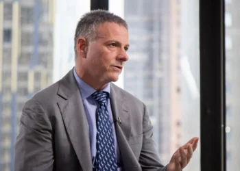 David Einhorn Sounds the Alarm: Why the U.S. Stock Market Is at Dot-Com Levels.