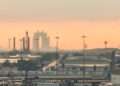 The UAE, the “Little Sparta,” challenges the world of oil.