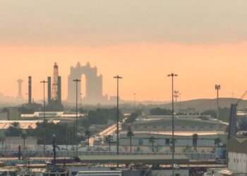 The UAE, the “Little Sparta,” challenges the world of oil.